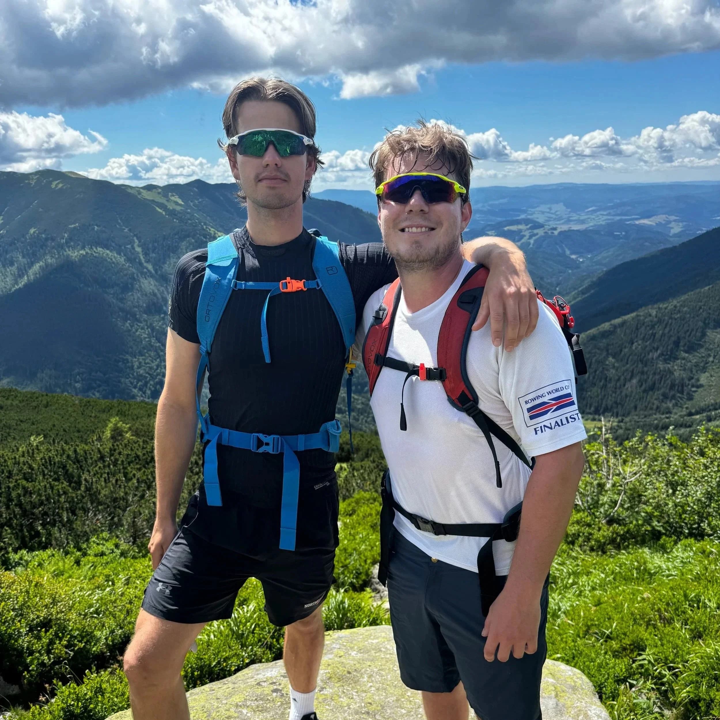 Zakladatelé GPA Marek a Jakub v horách
